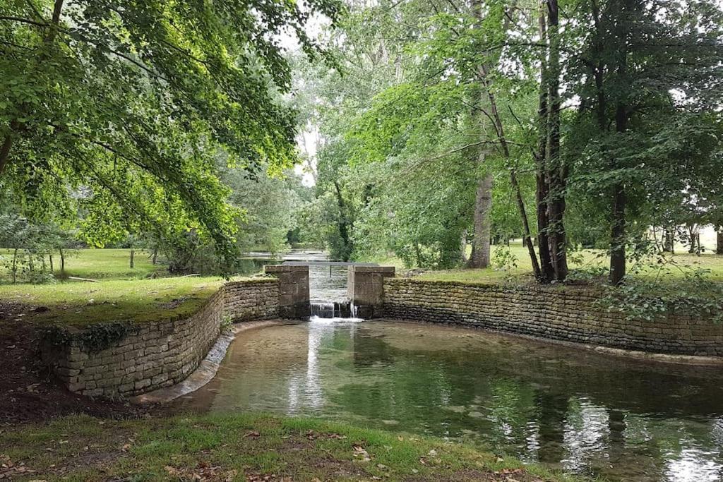 Fontaines  La Maisonnette Du Marais מראה חיצוני תמונה